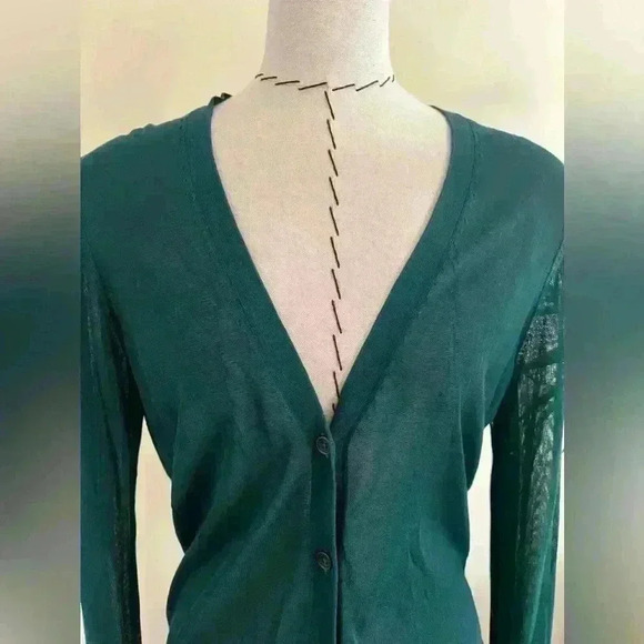 Uniqlo Lightweight Sheer Cardigan | Medium | Deep Green - Picture 3 of 11
